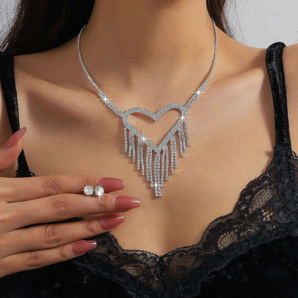 Light and high-end feeg, bridal heart-shaped rhie necklace, hot niche tassel paired with formal dress jewelry set