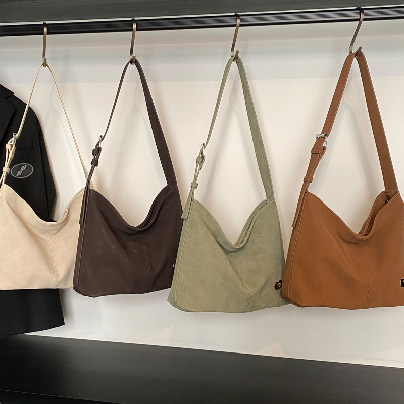 2025S Designer Women S Bag New Shoulder Niche Simple Solid Color Tote Versatile Commuting Lightweight Large Capacity Armpit Bag