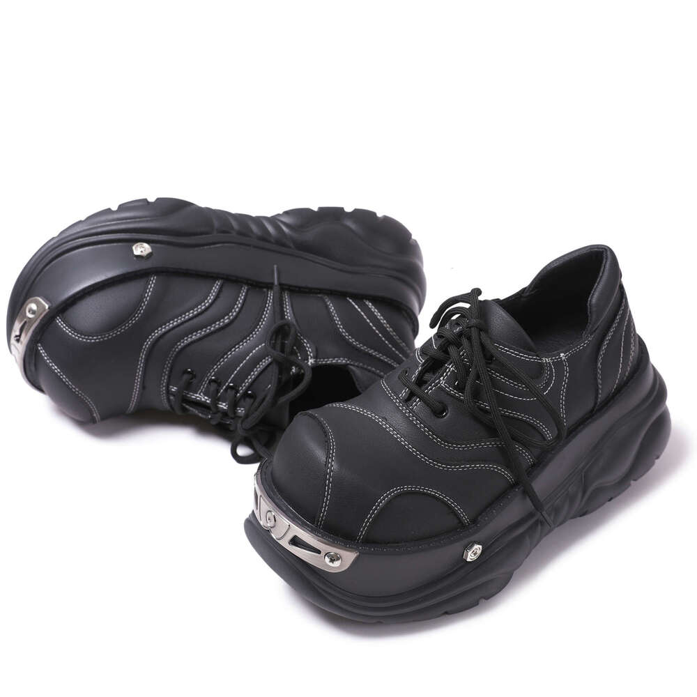 Design sense: Thick soled small leather women's subculture Y2K Harajuku single shoes, 2024 autumn new metal sponge cake big toe shoes