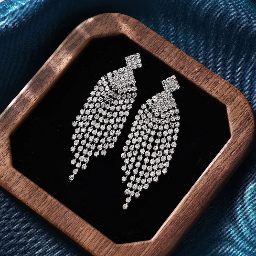 Full fashionable hot exaggerated dia arrangement earrings, hip-hop style and personalized earrings