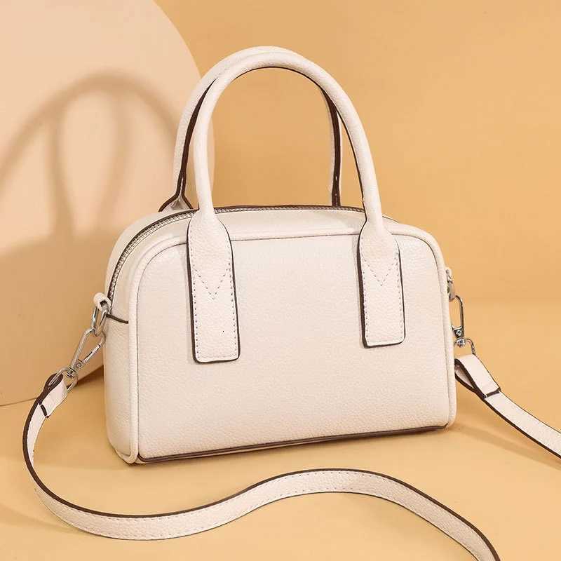 2025 Retro genuine leather Crossbody Bag Womens High quality pillow bag Boston versatile commuting shoulder bag for womenW251106