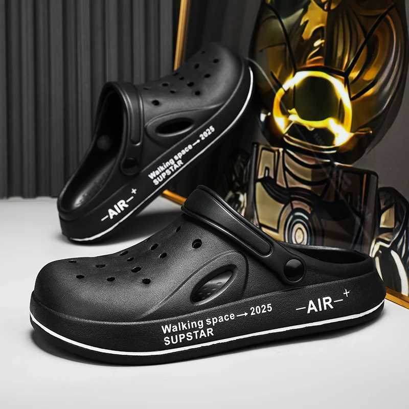 Summer new mens slippers wearing beach hole shoes outdoor garden shoes chef shoes toe shoes casual and fashionable sandals M250407
