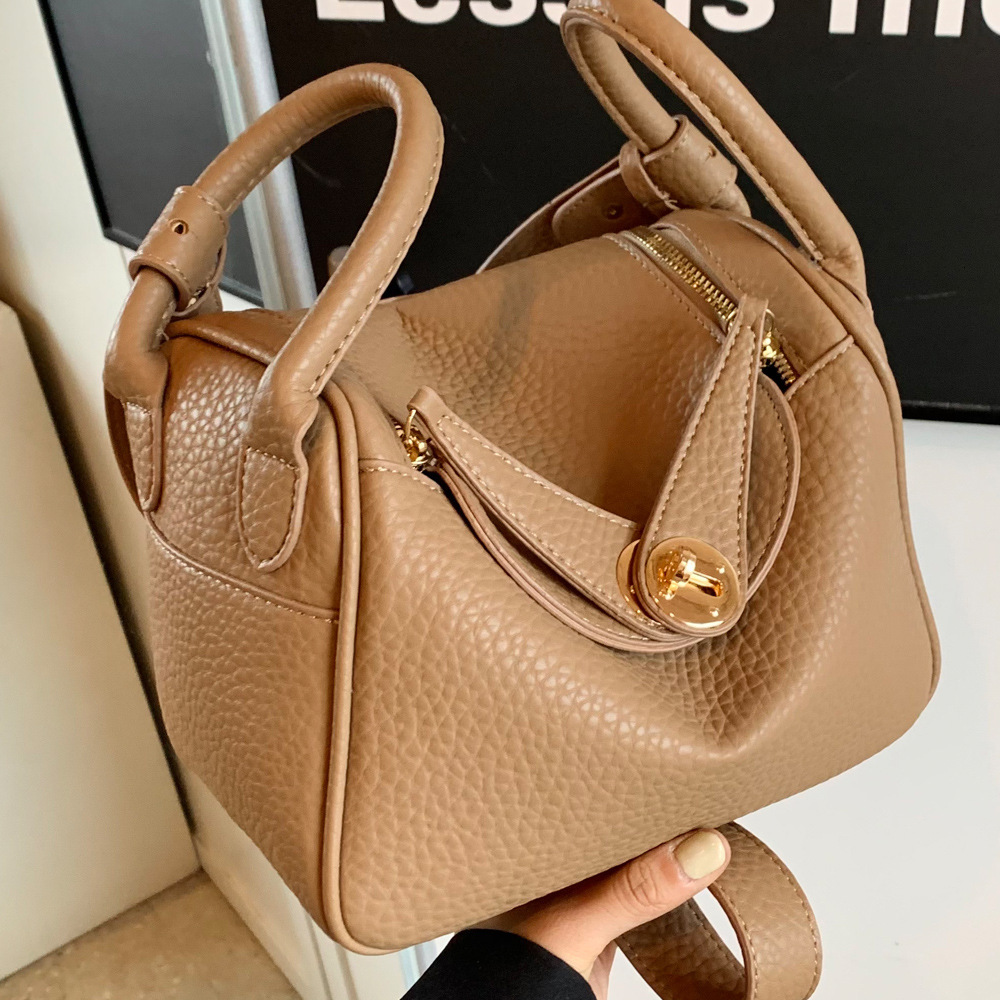 2025S Designer Women S Bag Advanced Texture For Women New Winter Fashion Shoulder Versatile Large Capacity Crossbody Bag