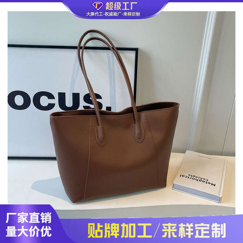 Designer Tote for Women Large Capacity Commuter Autumn Versatile Shoulder Simple Class Bag 2025 New Style Unique and Elegant temperament