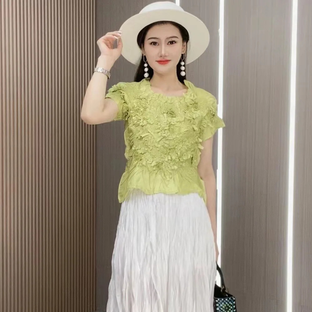 Miyake n Handmade Flower Folding Womens Top Temperature Communicating Ultra Thin Solid Color Short Sleeve Tshirt 250407