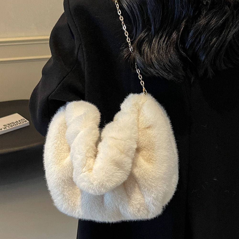 2025S Designer Women S Bag Fresh Fashionable Plush Crossbody Women S Sweet Korean Wrist Bag Autumn And Winter New Chain Carrying Cloud Bag