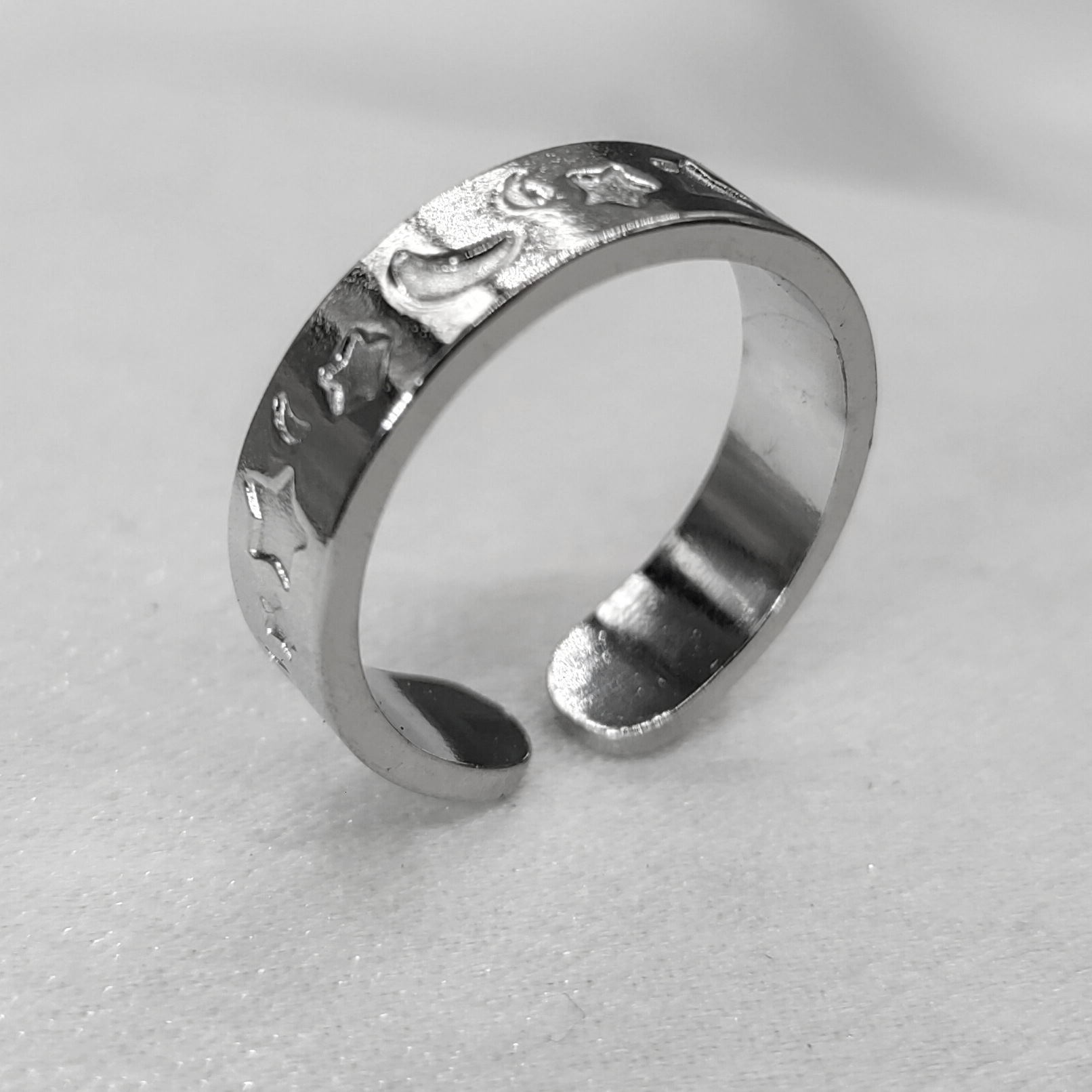 Top Source Wind Light Luxury Titanium Steel Moon Star Ring with Adjustable Opening, Women's Color Will Not Fade