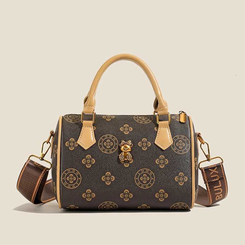 Womens Fashion Leather Tote Bags By Famous Designer Luxury Brand For Elegant And Popular Ladies TrendyW251106