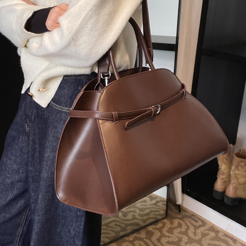2025S Designer Women S Bag Large Capacity Handbag For Women New Model Relaxed Simple High End Fashionable Design Commuting Tote Bag