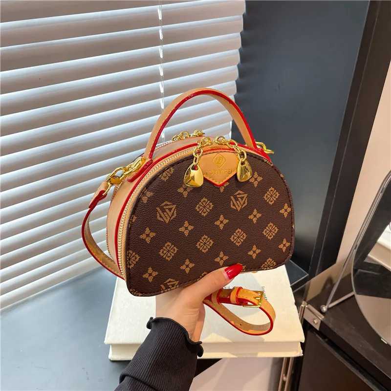 2025 Hot Sale Korean-Inspired Shell Bag for Women - Lightweight Crossbody Purse Stylish Compact Perfect for Work TravelW251106