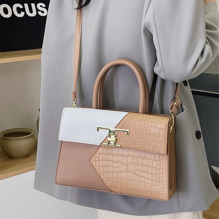 2025S Designer Women S Bag Color Blocked Handbag New Trend Spring Fashion Single Shoulder Crossbody Women S Casual Commuting Small Square Bag
