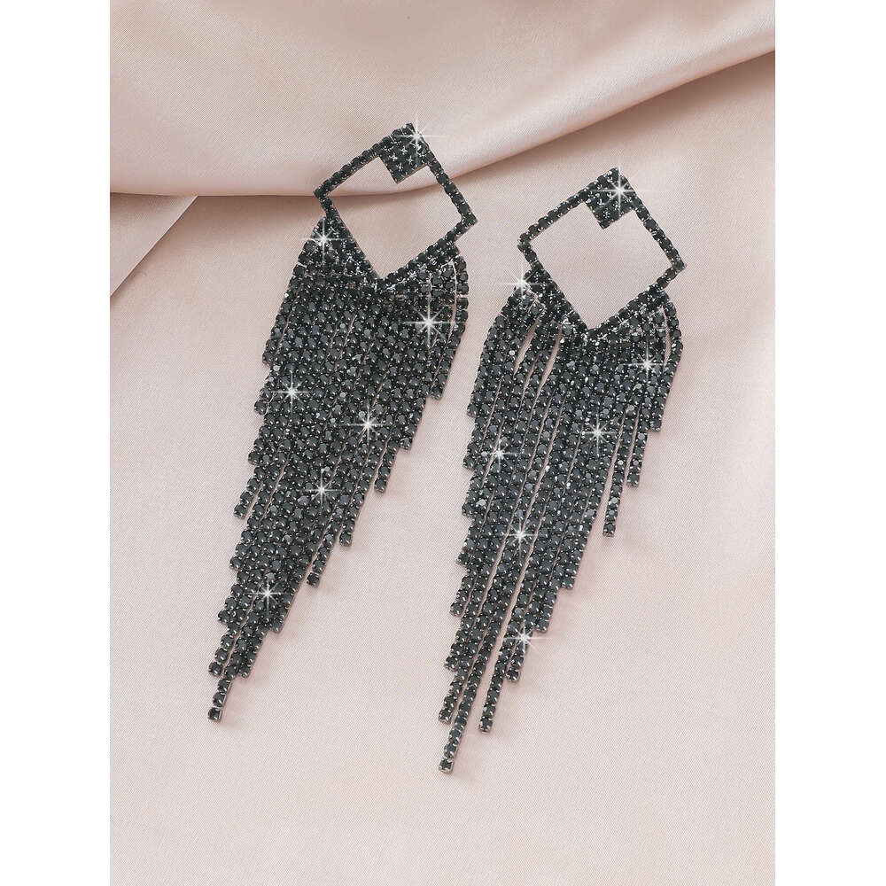 Exaggerated personality, niche design, fashionable NEW dark style, dia shaped tassel, black rhie earrings, earrings