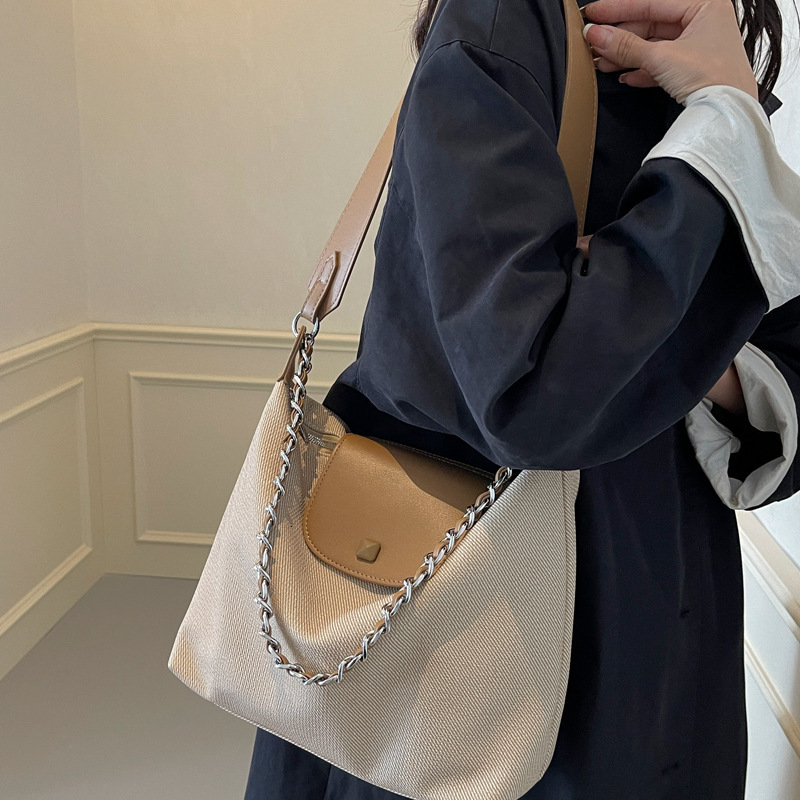 2025S Designer Women S Bag Korean Commuter Crossbody For Women Autumn Winter New Style Artistic Simple Tote Large Capacity Work Single Shoulder Women 