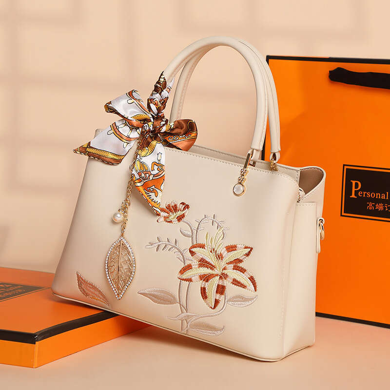 Designer Bag Hot Sale Embroidered New Mom Red Wedding Gift For Elderly Mother In Law Handbag Crossbody Women S