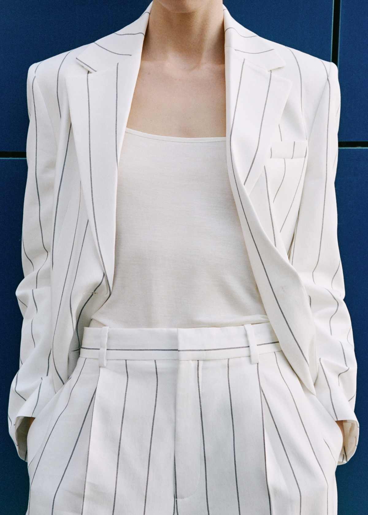 Simple Style Mother Suits Notched Lapel Pinstripe Women Business Blazer Single Breasted Jacket Pants Business Wear Ladies Suit Customized High Quality