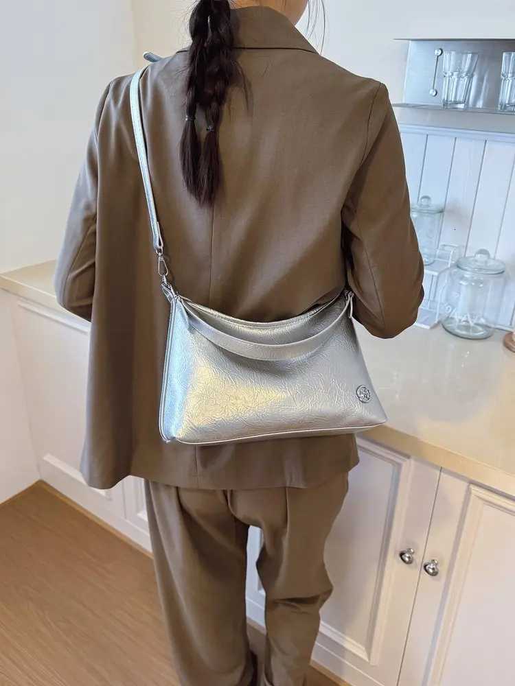 Classic Designer Paris Inspired Women Leather Crossbody Bag Elegant Fashionable TrendyW251106