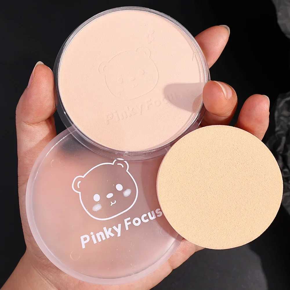 Long lasting oil control loose powder 3-color moisturizing and waterproof concealer powder pressing powder breathable and bright face Korean makeupXJ2