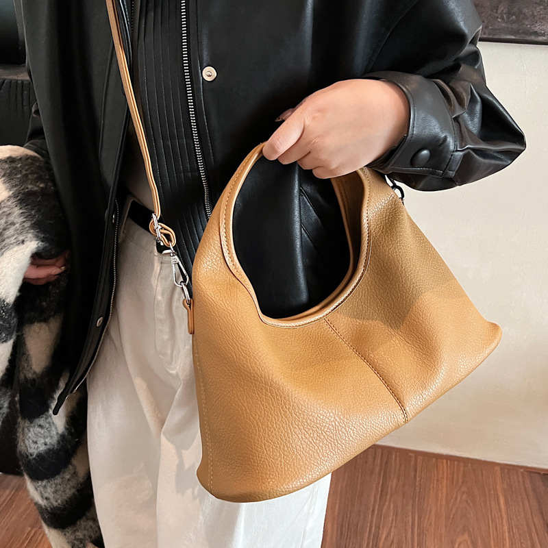 2025S Designer Women S Bag Artistic Texture Large Capacity Underarm Tote New Korean Handbag Niche Design Crossbody Bag