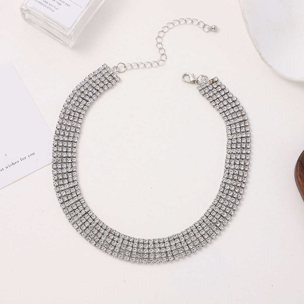 Exquisite sier necklace with multiple layers of dias, personalized temperament, hot collarbone chain, high-end feeg, dinner party accessories