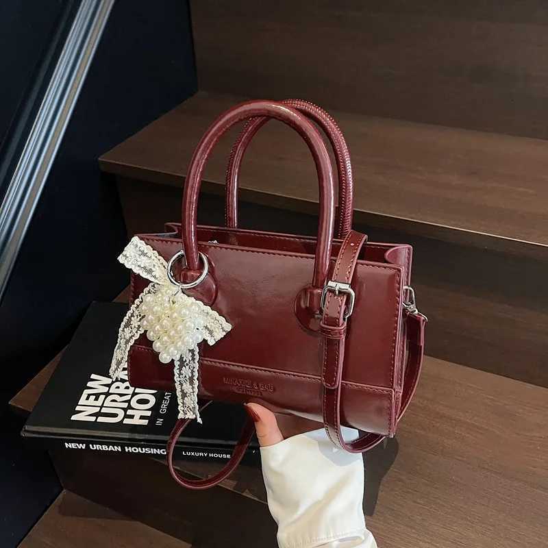 Silver Shoulder Bag for Women Designer Small Square Crossbody Purse Summer Glamorous Top Handle Casual Outfit Party ReadyW251107