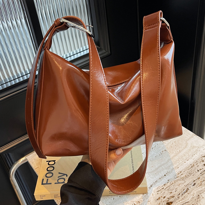 2025S Designer Women S Bag Autumn And Winter Handheld Tote Premium Oil Feeling Wax Leather Underarm Bag Niche Fashion Texture Single Shoulder Crossbod