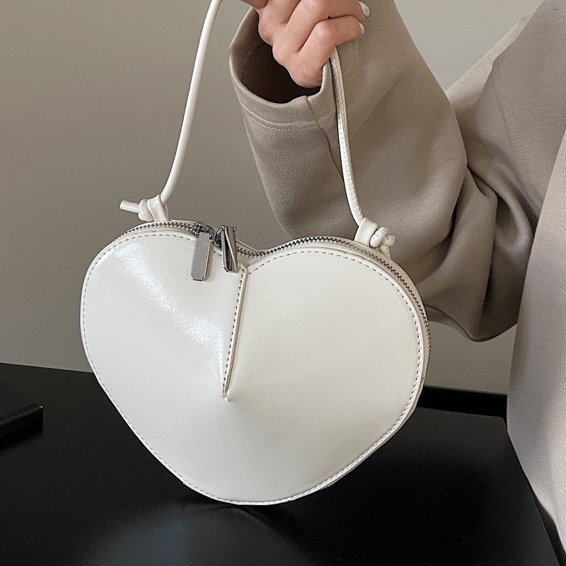 2025S Designer Women S Bag Red Women S New High End Texture Niche Winter Single Shoulder Crossbody Bag Internet Famous Simple Peach Heart Small Bag