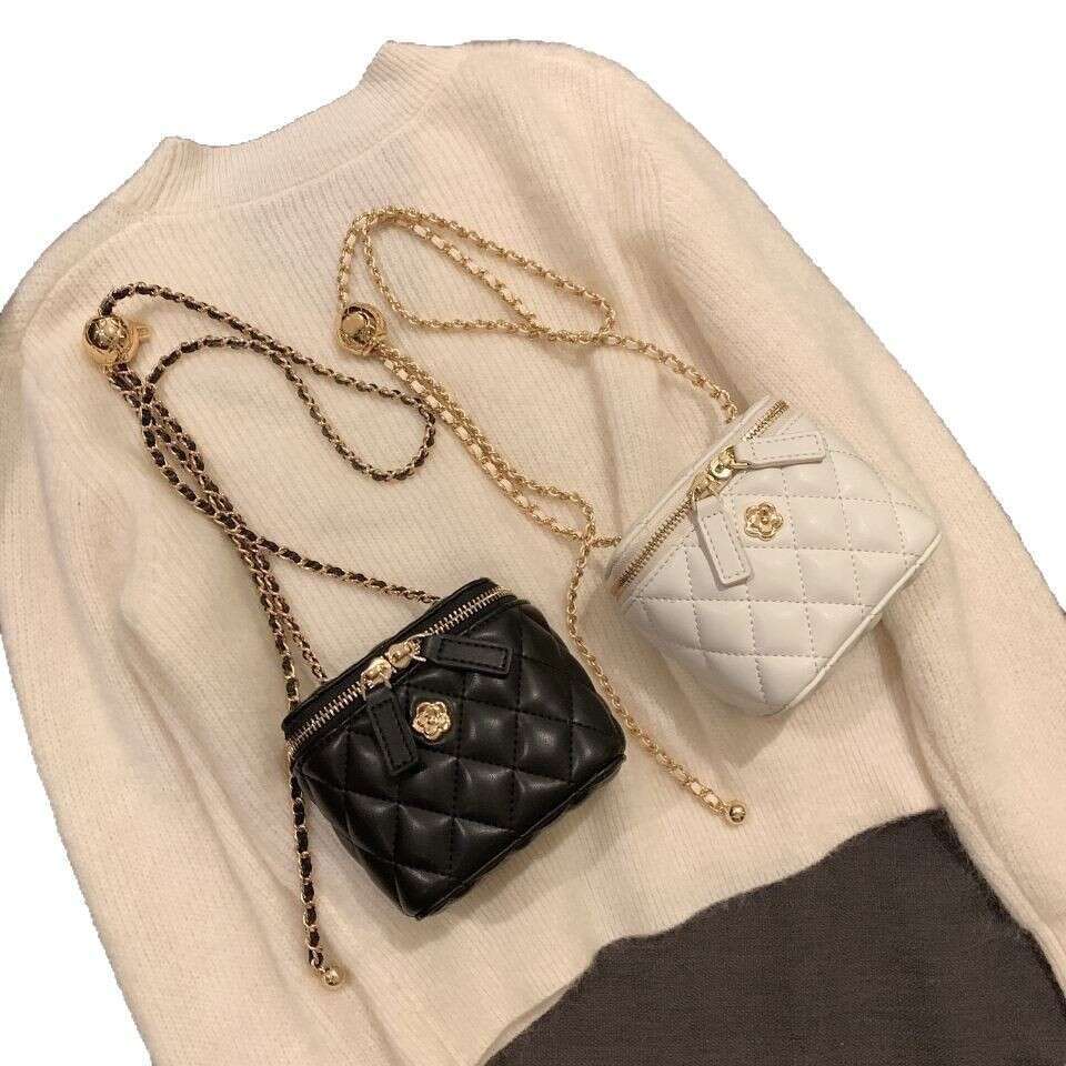 Designer's black gold color chain camellia dia grid single shoulder diagonal cross bag, women's 2025 temperament versatile new trend ins