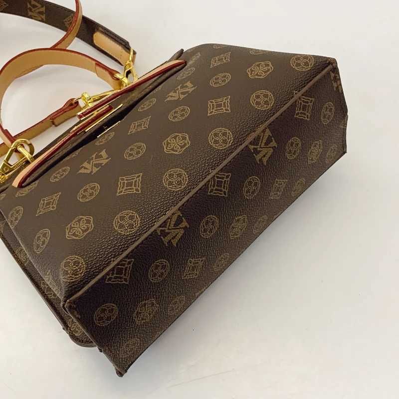 Popular Classic Womens Shoulder Bag Leather Finish Messenger Bag For Fashionable Ladies By Famous Designer BrandW251106