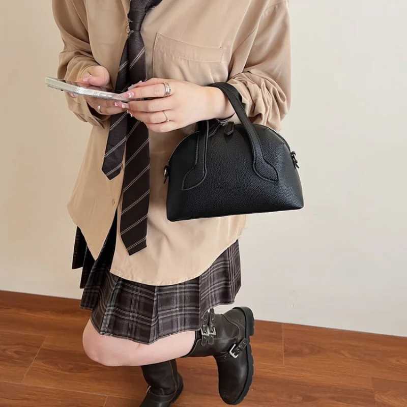 Luxury Brand Leather Womens Handbag Fashionable Elegant Popular Classic Designer Daily Vintage Trendy Commuter BagW251106