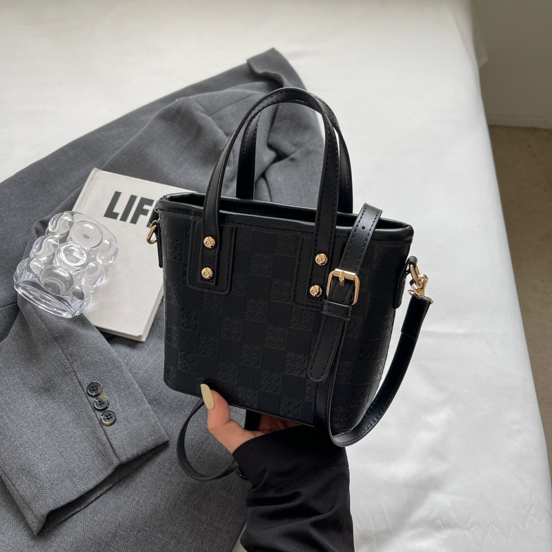 2025S Designer Women S Bag Premium Water Bucket Tote Bag For Women Autumn New Trendy Fashion Single Shoulder Crossbody Bag Niche Design Handbag