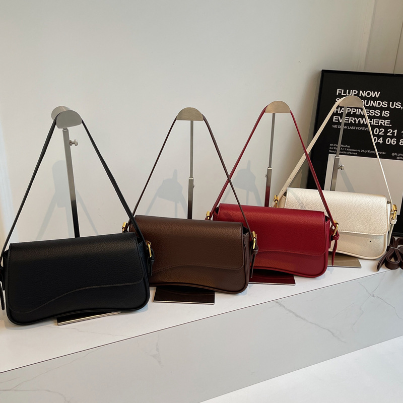 2025S Designer Women s Bag New Flip Fashion Simple Style Armpit Small Square Bag Mini Handbag High end Texture Crossbody Bag Outdoor Casual Handbag Sa