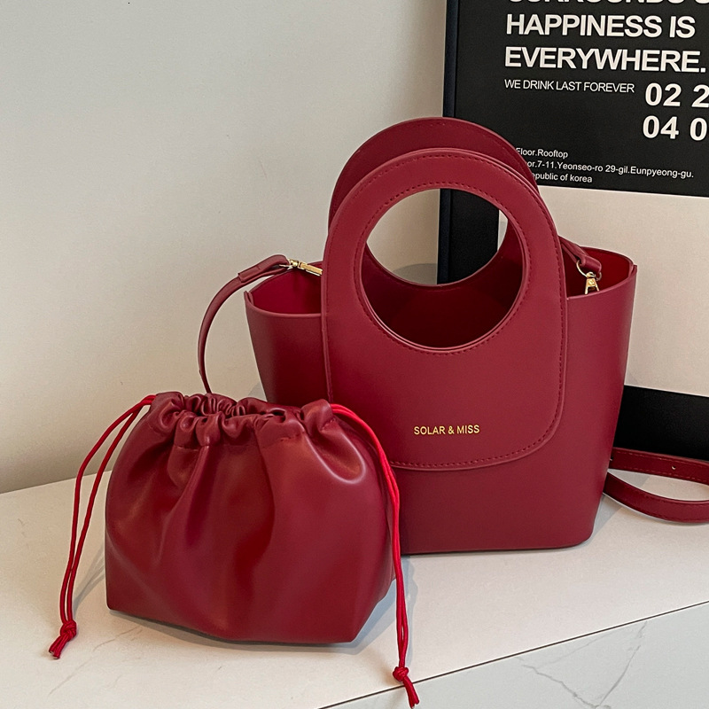 2025S Designer Women S Bag Autumn Winter Crossbody Bucket Bag Large Capacity Commuting Simple And Fashionable Single Shoulder Casual Handbag