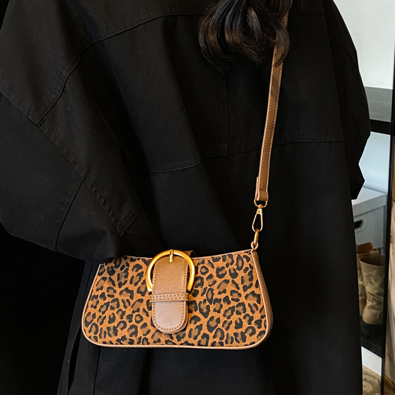 2025S Designer Women S Bag Autumn And Winter Leopard Print Armpit For Women New High End Niche Fashion Commuting Shoulder Crossbody Bag