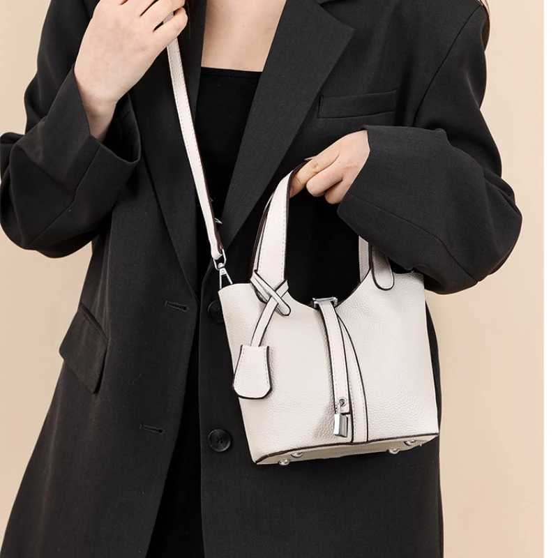 Womens Fashionable Leather Messenger Bag With Strap - Luxury Brand Elegant Crossbody Shoulder Bag HandbagsW251107