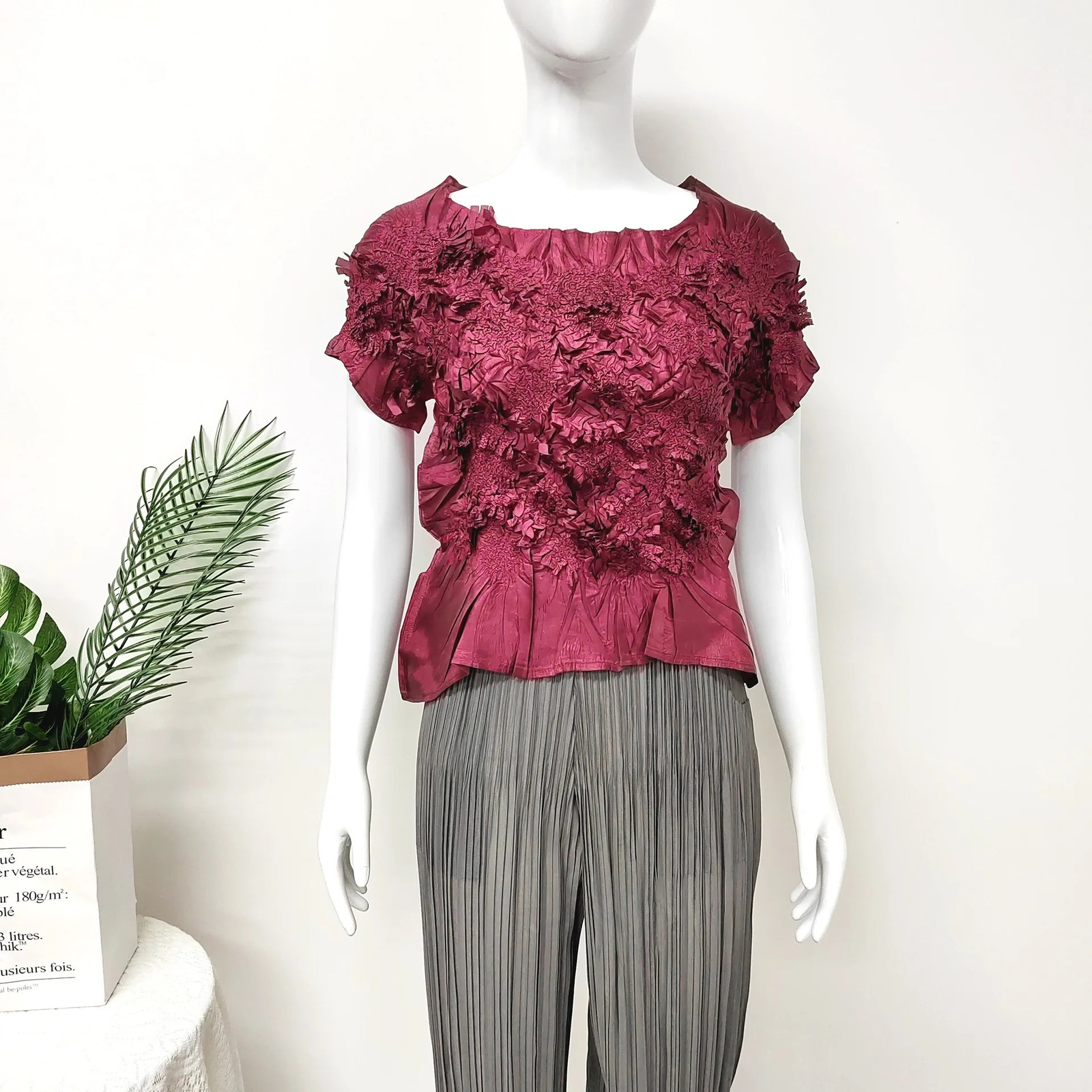 Miyake n Handmade Flower Folding Womens Top Temperature Communicating Ultra Thin Solid Color Short Sleeve Tshirt 250407