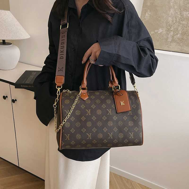 Elegant Crossbody Bag For Women Made Of Leather Luxury Brand Handbag By Famous Designer Classic Popular SpaciousW251107