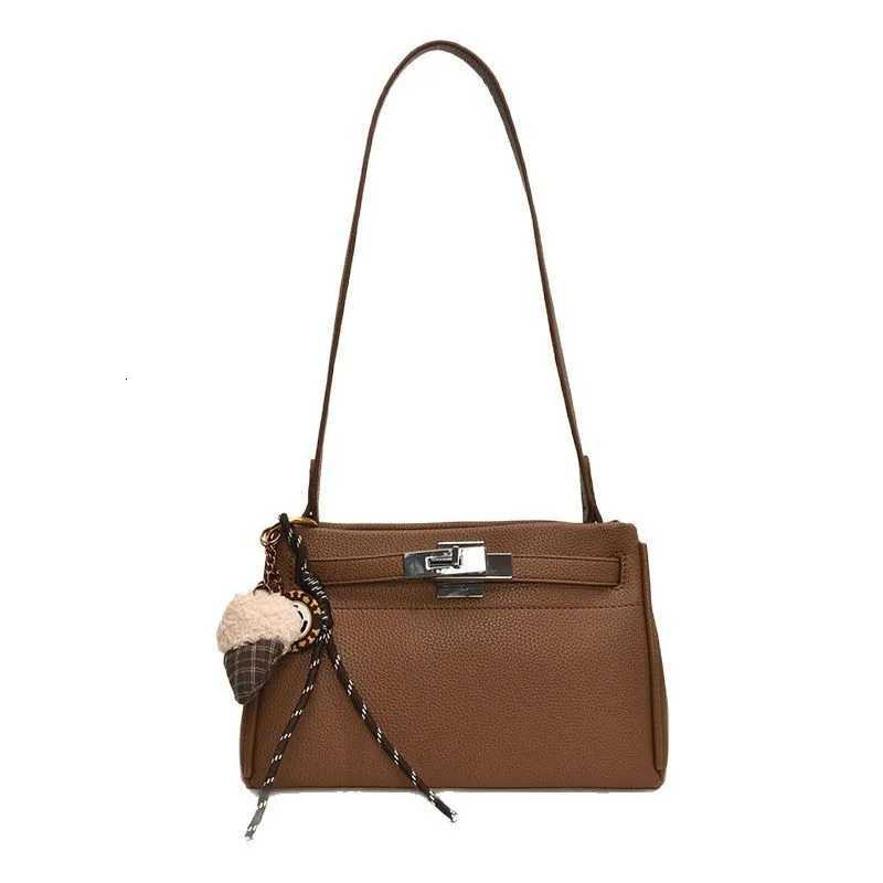New 2025 Womens Small Bag with Design Sense Fashion Forward Simple Elegant High End Texture Versatile Retro Messenger StyleW251107