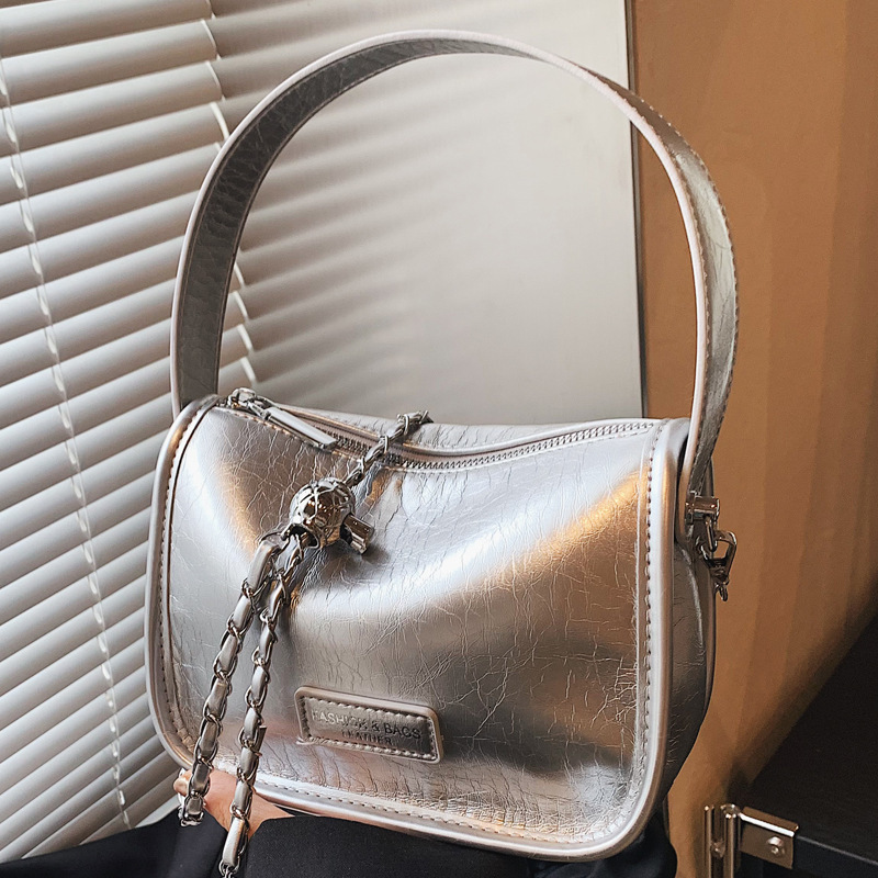 2025S Designer Women S Bag Handheld Women S New Urban Minimalist Crossbody Bag Single Shoulder Casual Commuting Texture Fashionable Small Square Bag