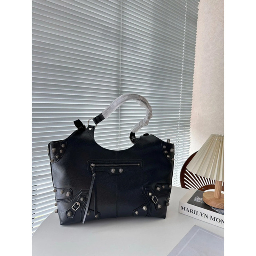 City Leather Motorcycle - Versatile Handheld Shoulder Slouch Padded Designer Fashion Bag Bolt Design bags