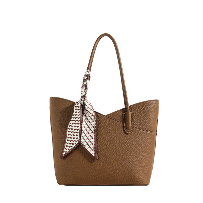 2025S Designer Women S Bag Simple Versatile Large Capacity For Women New Autumn And Winter Fashion Bucket Bag Niche Commuting Shoulder Bag