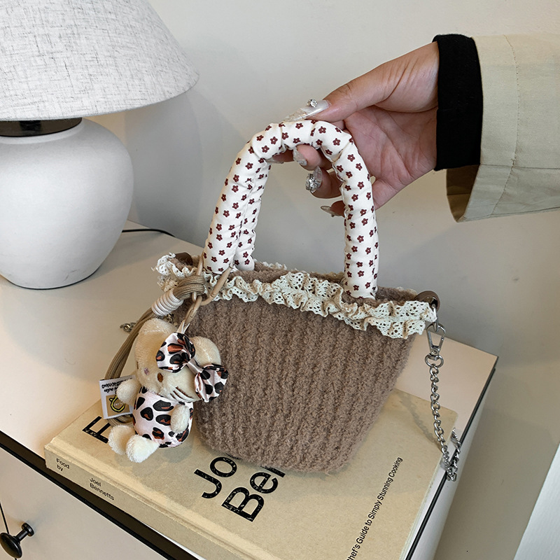 2025S Designer Women S Bag Forest Style Plush Handbag Versatile And Sweet In Winter One Shoulder Bucket Bag Lace Lace Floral Chain Hand Held