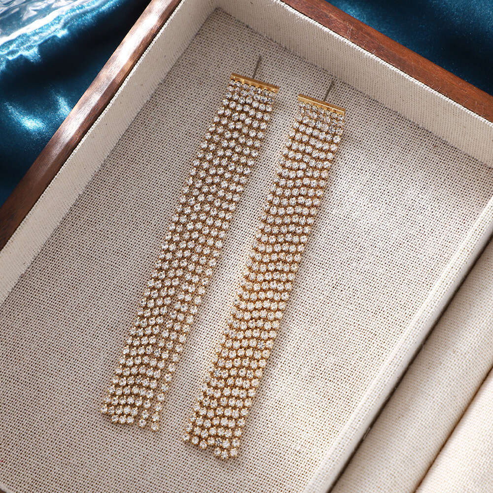 Fashionable tassel daily simple temperament long style full dia earrings, atmospheric and elegant super sparkg earrings