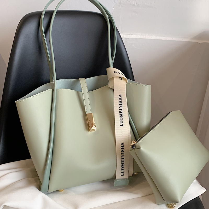 2025S Designer Women S Bag Capacity For Women New Trendy Simple Versatile Single Shoulder Large Texture Mother Child Classroom Commuter Tote Bag