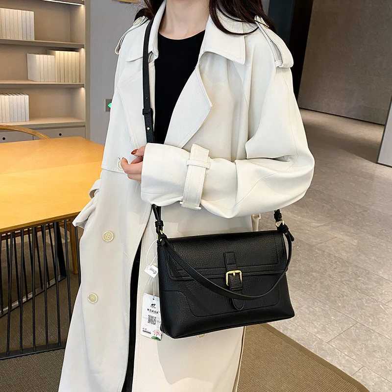 2025 New Simple Fashion High-end Bag Womens Texture Shoulder Bag Commuting Simple Messenger BagW251107