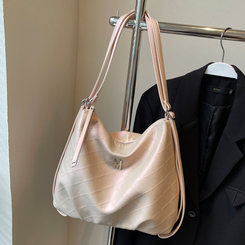 2025S Designer Women S Bag Ladies Soft Face Large Capacity Tote Bag Trendy And Stylish Versatile Single Shoulder Underarm Bag
