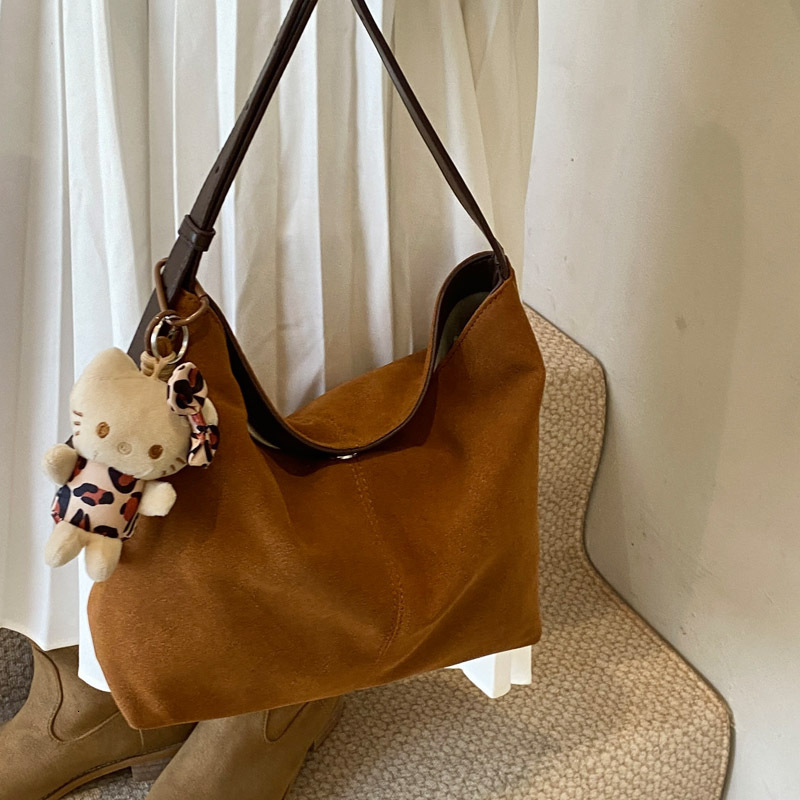 2025S Designer Women S Bag Matte Women Large Capacity New Autumn Simple Shoulder Crossbody Bag Commuting Tote Bag For Work