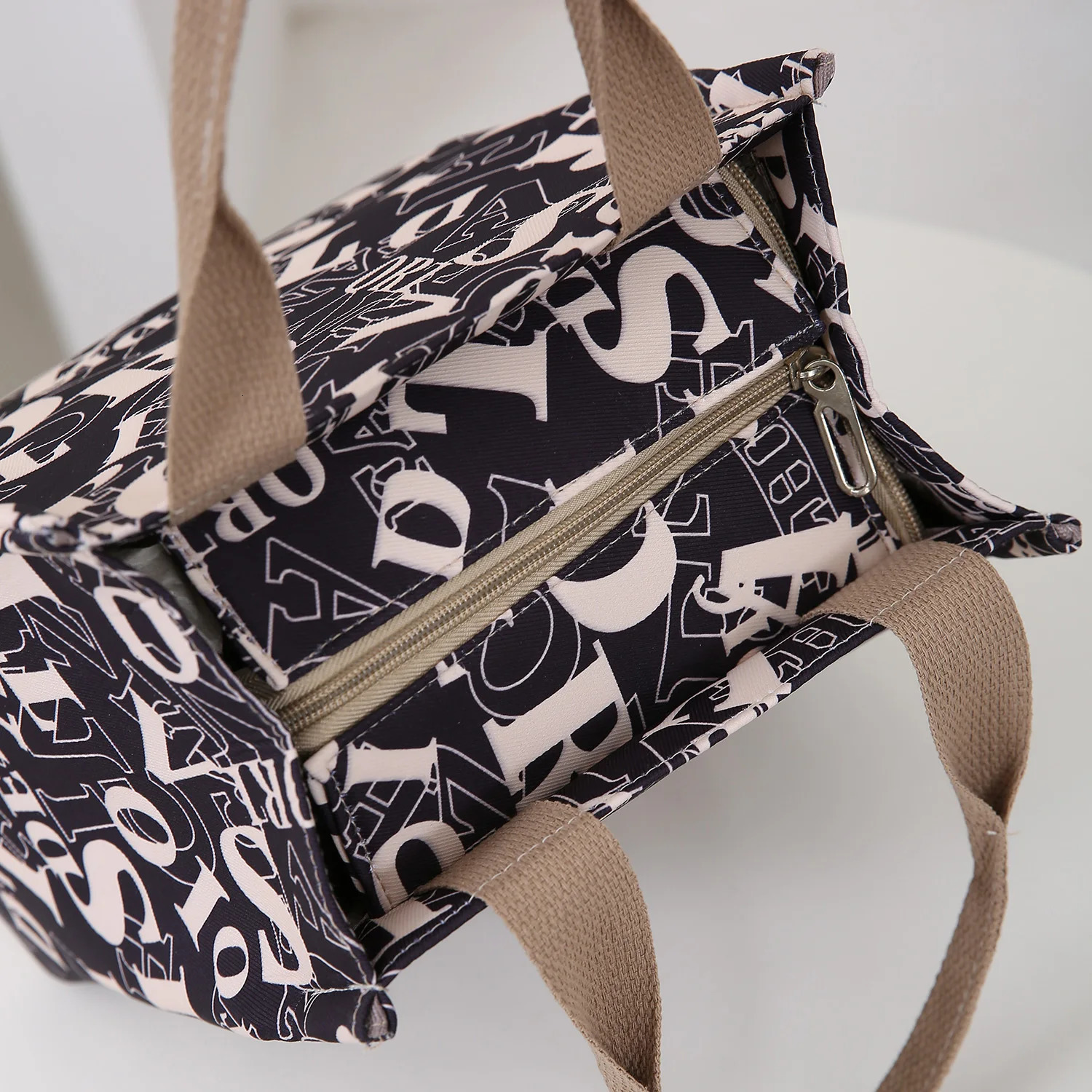 thick nylon fabric handbag portable sun storage bag for mothers daily work lunch box bench 250401