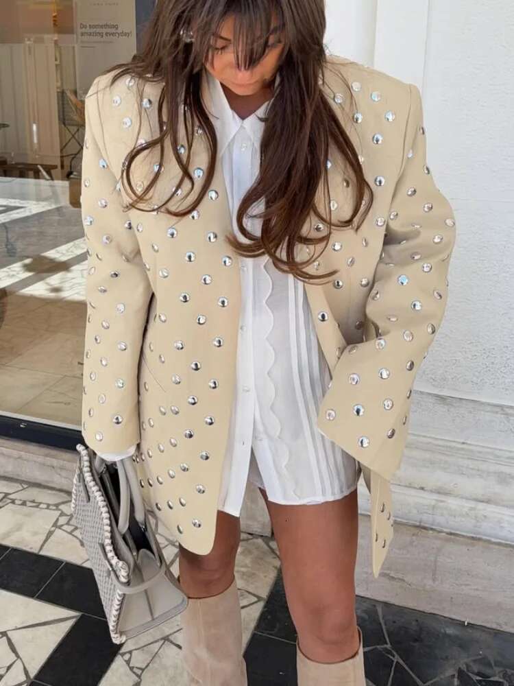 Rivet Fashion V-Neck Balzer Coat Women Shoulder Pads Loose Fake Pocket Long Sleeve Jacket 2025 Spring Street Party Commute Tops