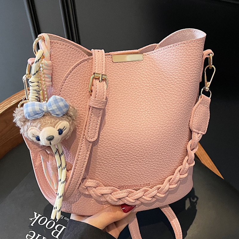 2025S Designer Women S Bag Handheld Bucket For Women New Single Shoulder Korean Version Crossbody Bag Popular Commuting Niche Design Handbag