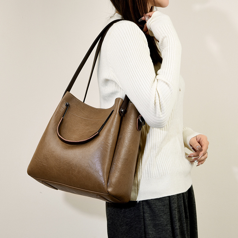 2025 New Bucket Bag Women's Retro Fashion Large Capacity Tote Bag Commuter Hand Bill Shoulder Crossbody Bag